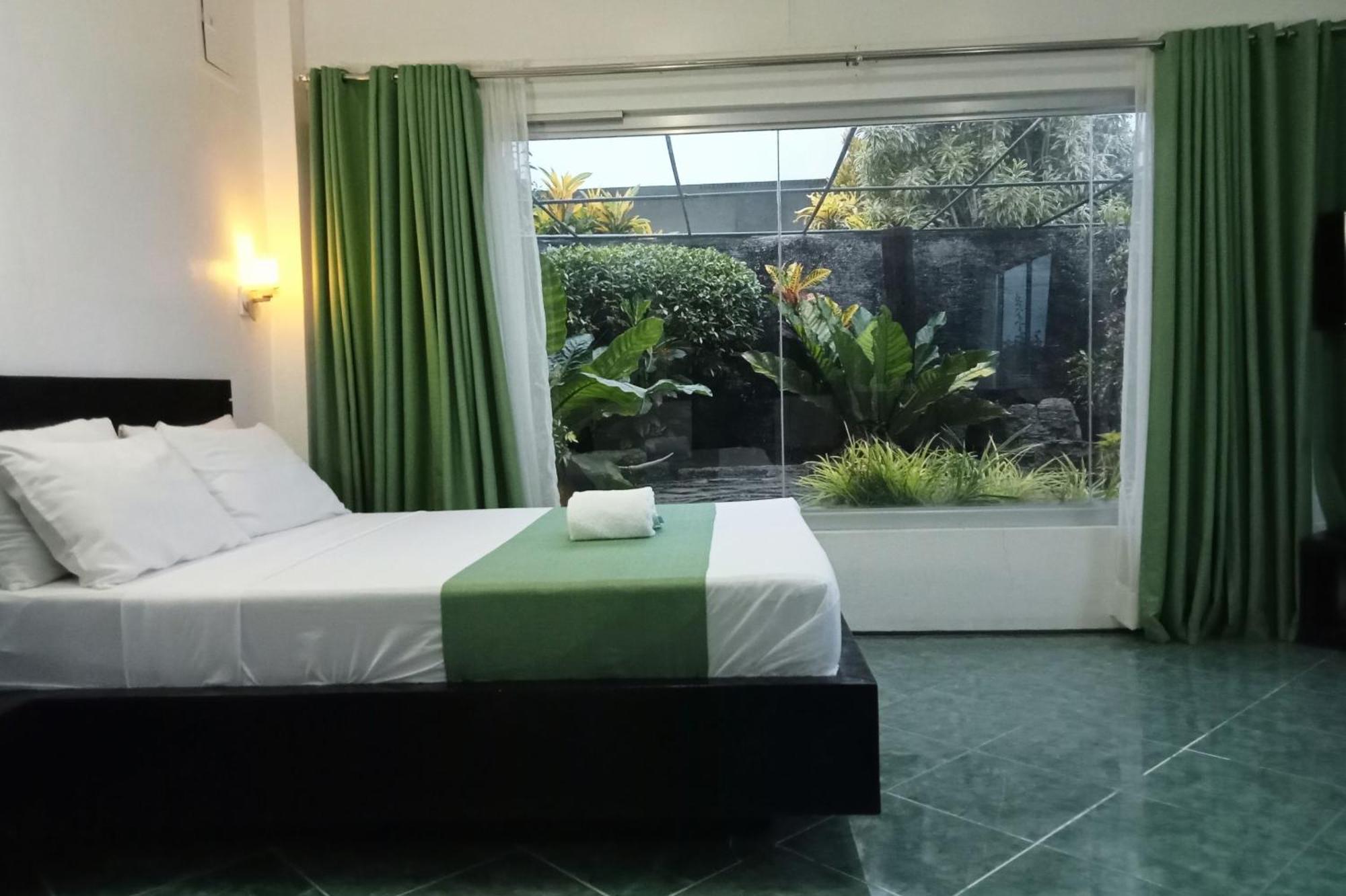 Garin Farm Pilgrimage Resort Powered By Cocotel San Joaquin Room photo